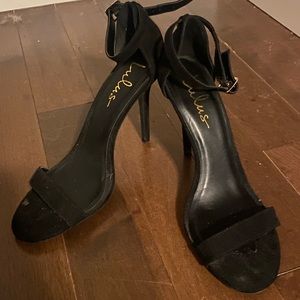 Lulu’s Black Heel